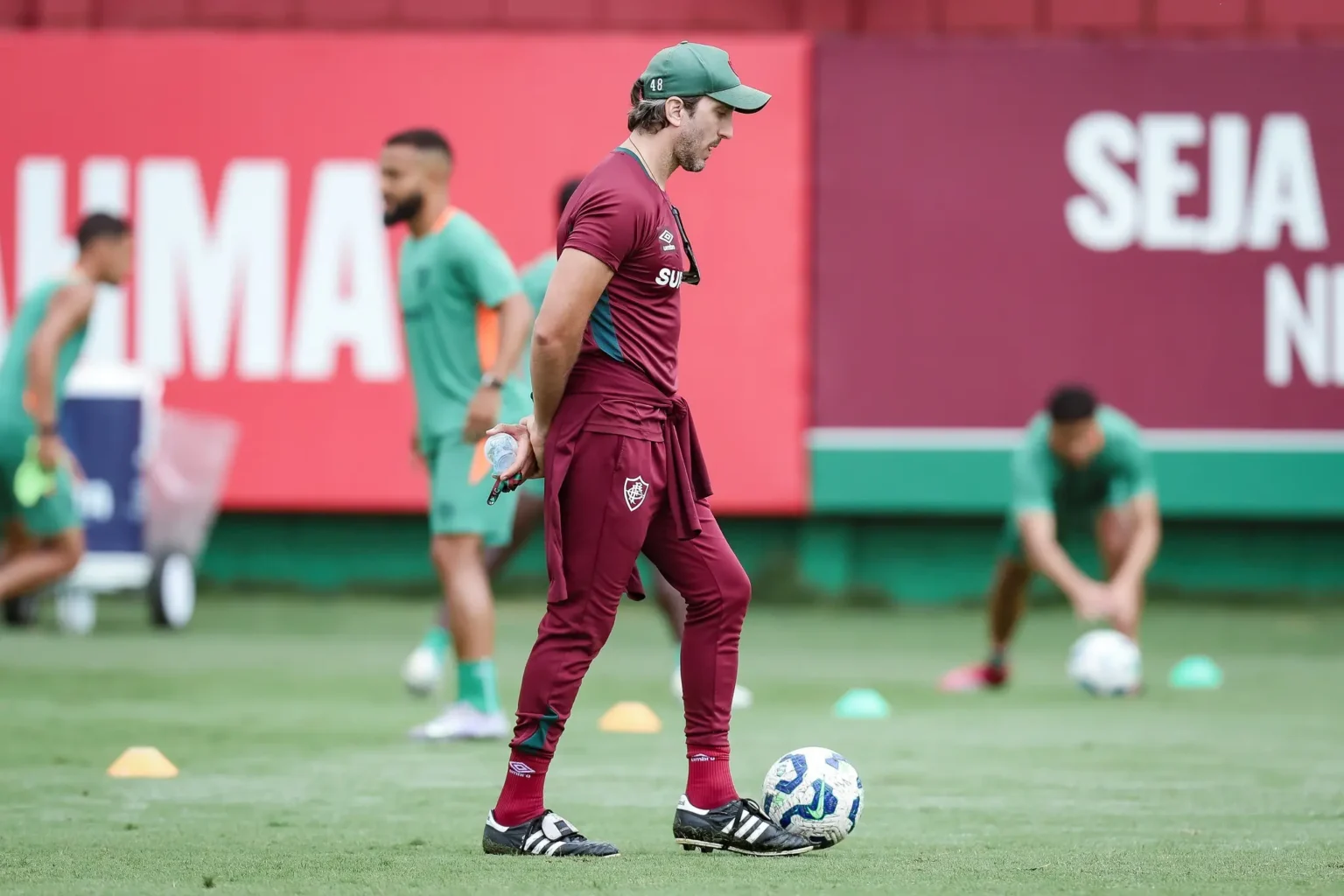 Zubeldía reinventa meio-campo do Fluminense diante de desfalques