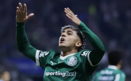 A superstição de Facundo Torres e Abel Ferreira que antecede Palmeiras x Flamengo é exposta A superstição de Facundo Torres e Abel Ferreira que antecede Palmeiras x Flamengo é exposta