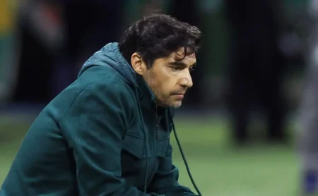 Abel Ferreira reflete sobre o desgaste mental e cita Muricy: Futebol brasileiro deixa marcas Abel Ferreira reflete sobre o desgaste mental e cita Muricy: "Futebol brasileiro deixa marcas"