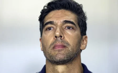 Abel Ferreira critica arbitragem em lance de Andreas Pereira: "Ridículo"