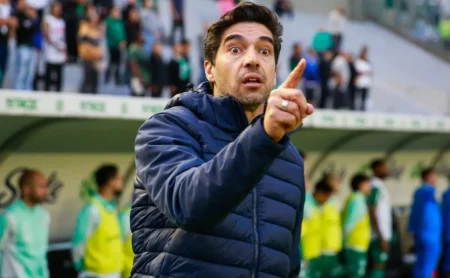 Abel vira prioridade: Palmeiras quer renovar contrato antes da final e aguarda veredito do técnico