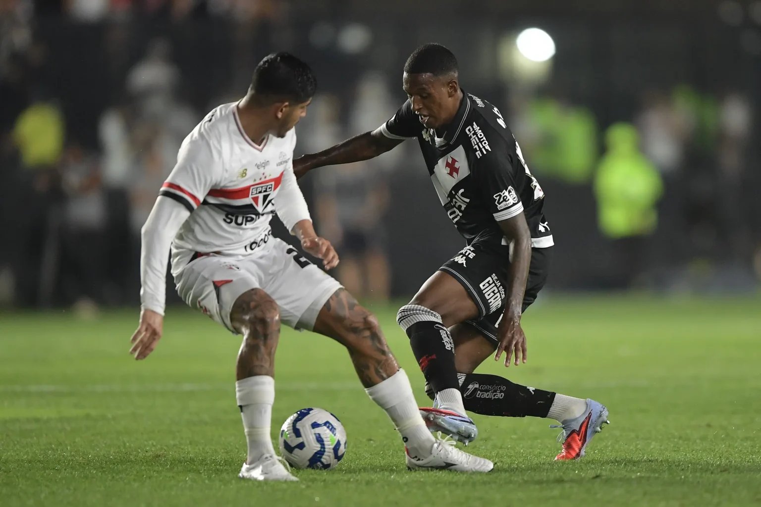Alan Franco e Enzo Díaz: Ausências Certas do São Paulo Frente ao Flamengo