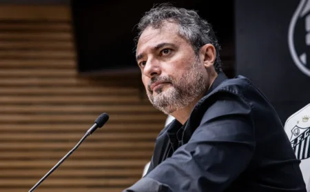 Alexandre Mattos: Veredito sobre demissão no Santos e manutenção por Teixeira Alexandre Mattos: Veredito sobre demissão no Santos e manutenção por Teixeira
