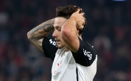 Amarelo de Garro gera insatisfação no Corinthians, aponta Samir Carvalho Amarelo de Garro gera insatisfação no Corinthians, aponta Samir Carvalho