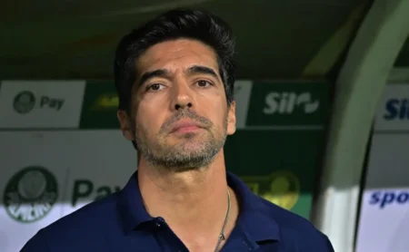 Aníbal de volta: Abel pode tirar Martínez do time titular contra o Mirassol