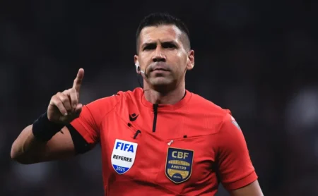 Arbitragem de Bruno Arleu em Botafogo x Vasco: Torcida expressa apreensão