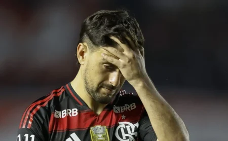 Arrascaeta desperdiça oportunidade clara; Flamengo empata com Santos no Maracanã Arrascaeta desperdiça oportunidade clara; Flamengo empata com Santos no Maracanã