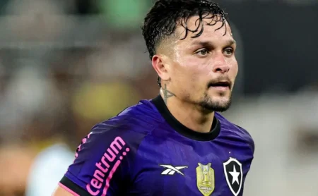 Artur se destaca na vitória do Botafogo sobre o Grêmio, segundo Davide Ancelotti: “Jogou o seu melhor”