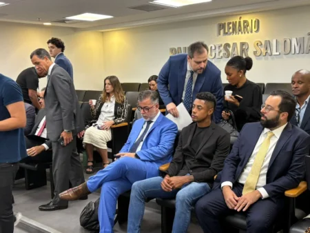 Auditor pede vista: julgamento de Bruno Henrique, do Flamengo, tem nova data agendada