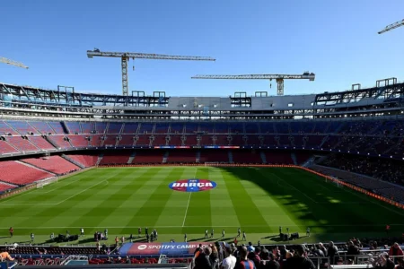 Barcelona Realiza Treino Aberto no Novo Camp Nou com Presença da Torcida
