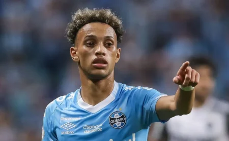 Bitello em diálogo com o Grêmio: Prioridade de retornar ao Brasil e possibilidade de atuar em rival