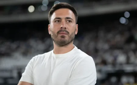 Botafogo busca reverter retrospecto contra o Grêmio e manter a liderança do campeonato