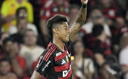 Bruno Henrique declara amor ao Flamengo e o exalta como time do meu coração. Bruno Henrique declara amor ao Flamengo e o exalta como "time do meu coração".