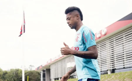 Bruno Henrique retoma titularidade no Flamengo contra o Santos após alterações de Filipe Luís Bruno Henrique retoma titularidade no Flamengo contra o Santos após alterações de Filipe Luís