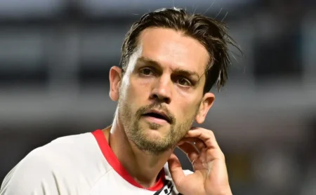 Bruxa assola DM do São Paulo: Tolói é o 14º desfalque, acendendo alerta no Brasileirão