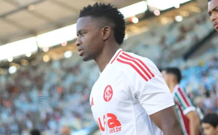 Carbonero, do Inter, é destaque na Colômbia e marca gol decisivo em amistoso