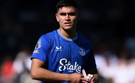Carlos Alcaraz: O Drama da Saída do Flamengo e a Perda de Espaço no Everton