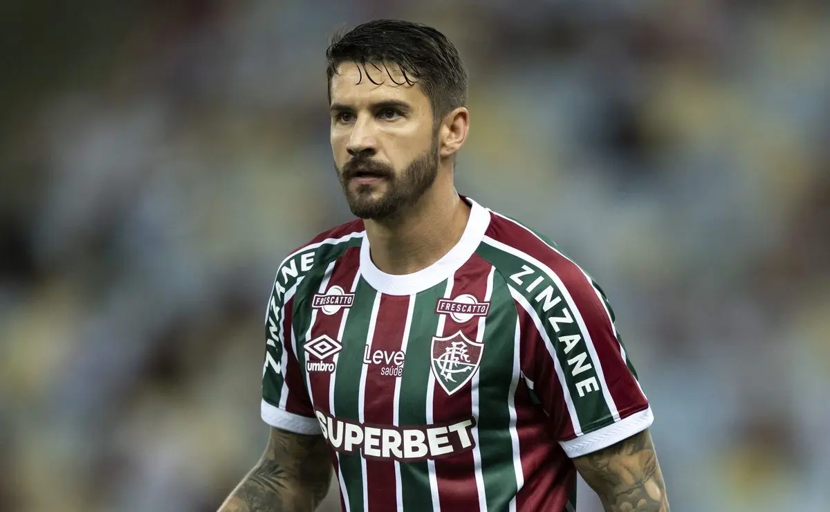 Chapecoense Busca o Retorno de Everaldo do Fluminense para a Série A Chapecoense Busca o Retorno de Everaldo do Fluminense para a Série A
