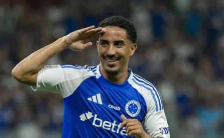 Christian e outros três retornam ao Cruzeiro contra o Corinthians; aproveitamento sem meio-campista chama atenção Christian e outros três retornam ao Cruzeiro contra o Corinthians; aproveitamento sem meio-campista chama atenção