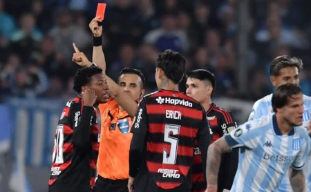 Conmebol: Plata Suspenso por Expulsão em Racing x Flamengo na Libertadores