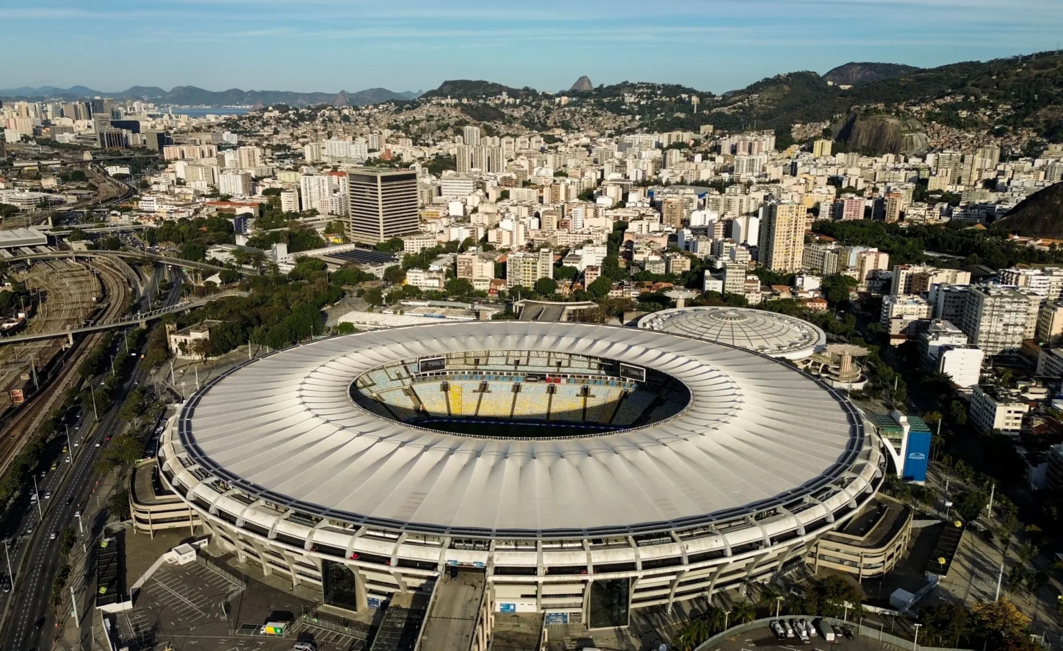 Consórcio Fla-Flu: Naming Rights do Maracanã Garantem R$ 55 Milhões Anuais em Sinalização