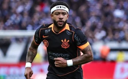 Corinthians ignora polêmicas e elogia Depay: Quer evoluir e ser campeão Corinthians ignora polêmicas e elogia Depay: "Quer evoluir e ser campeão"