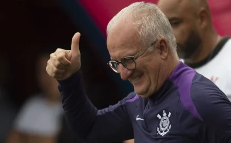 Corinthians se aproxima de Michael, do Flamengo, com aval de Dorival Júnior