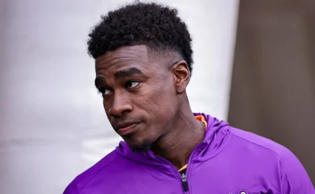 Corinthians desiste de Félix Torres com saída dificultada e queda de valor