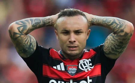 Corinthians mira Everton Cebolinha e pode interferir em negociações do Grêmio Corinthians mira Everton Cebolinha e pode interferir em negociações do Grêmio