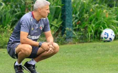 Corinthians x São Paulo: Crespo lidera improvisos diante de 11 desfalques