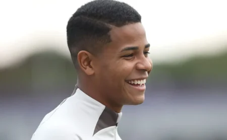 Corinthians Avança por Wesley e Recebe Surpreendente Promessa no Mercado da Bola Corinthians Avança por Wesley e Recebe Surpreendente Promessa no Mercado da Bola