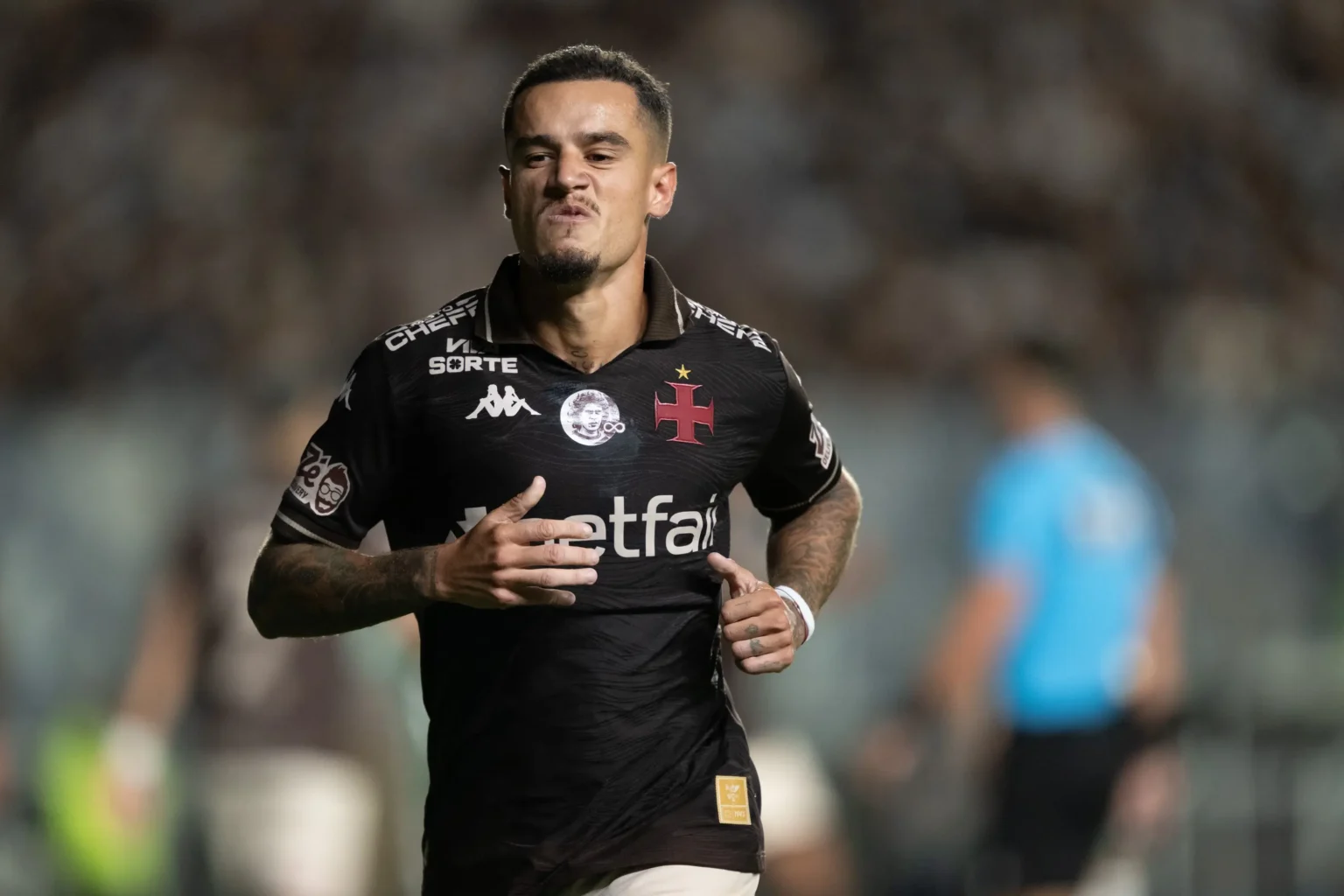 Coutinho busca mais participação em gols no Vasco, com respaldo de Diniz: "Número frio engana"