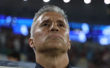 Crespo ironiza Casares em desabafo e envia mensagem à diretoria do São Paulo Crespo ironiza Casares em desabafo e envia mensagem à diretoria do São Paulo