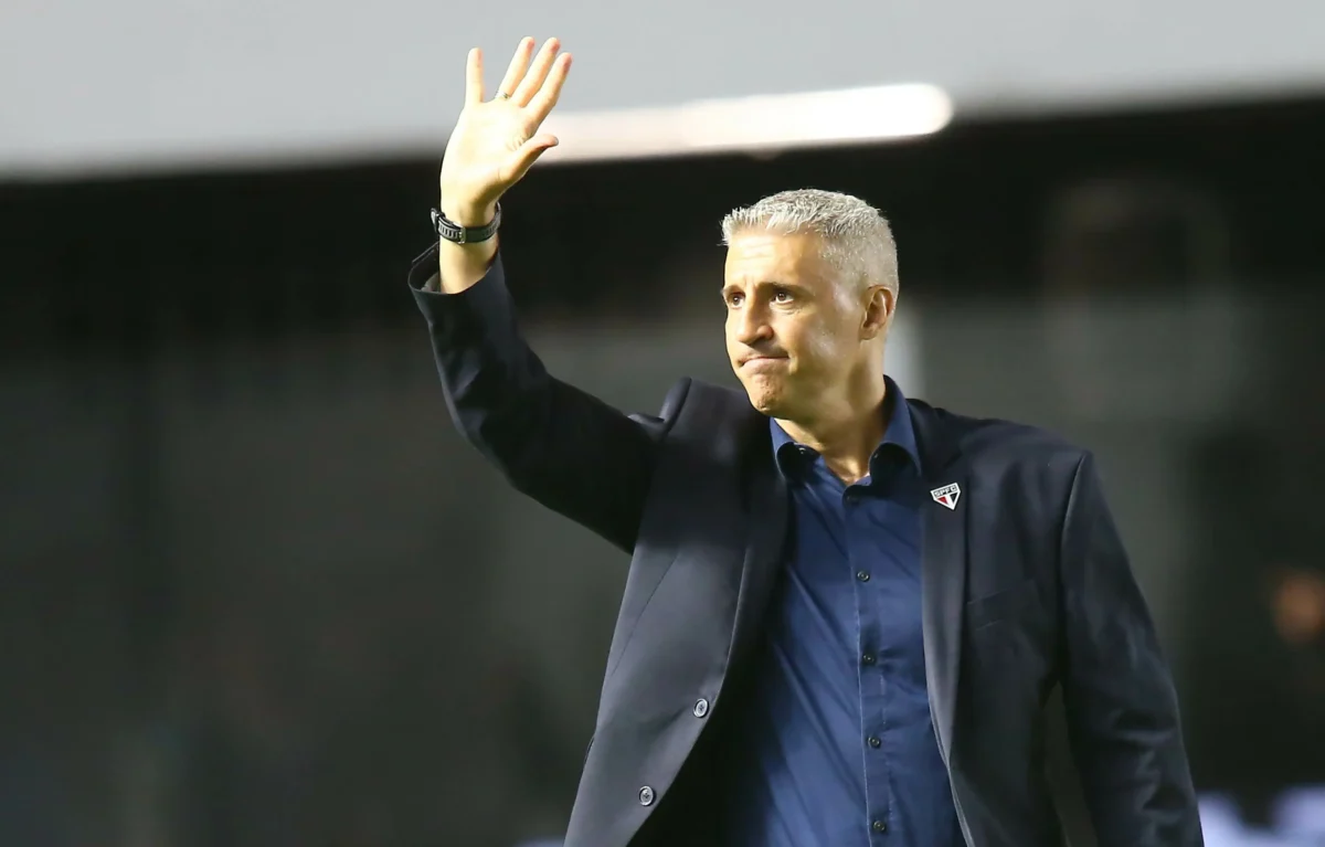 Crespo reitera permanência no São Paulo para 2026: "Mais um ano de luta"