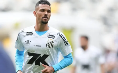 Cruzeiro aguarda defininição do Santos por Zé Ivaldo e negócio pode ser travado Cruzeiro aguarda defininição do Santos por Zé Ivaldo e negócio pode ser travado