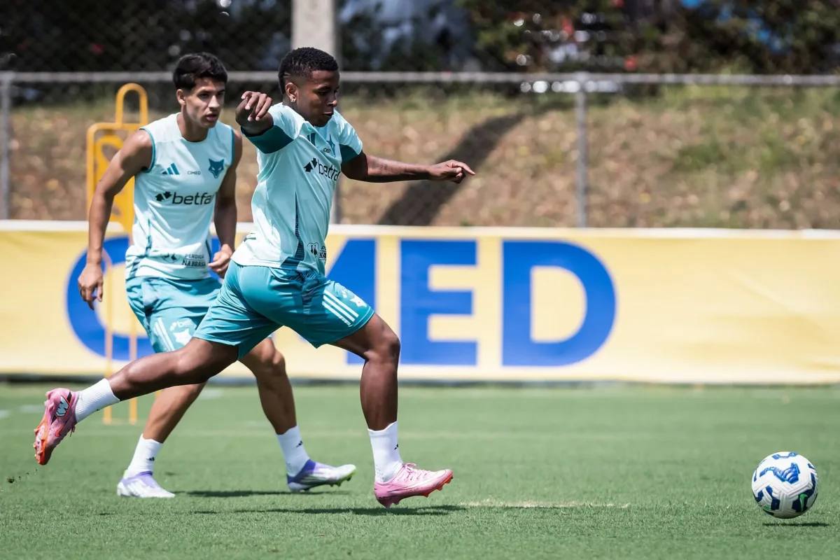 Cruzeiro Define Escalação: Arroyo Presente, Titular Ausente para Confronto Contra o Fluminense