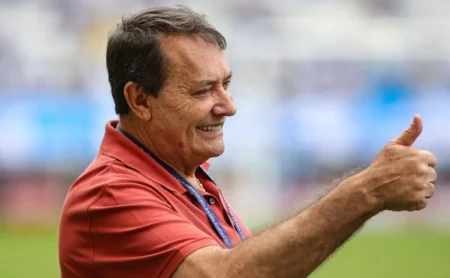 Cruzeiro: Pedrinho BH aguarda aval de Jardim e estuda proposta milionária por Jhon Arias