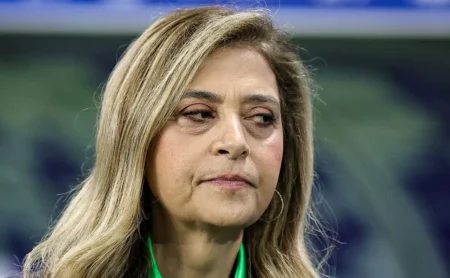 Danilo e Alex Sandro recusam voo oferecido por Leila Pereira; ponto final. Danilo e Alex Sandro recusam voo oferecido por Leila Pereira; ponto final.