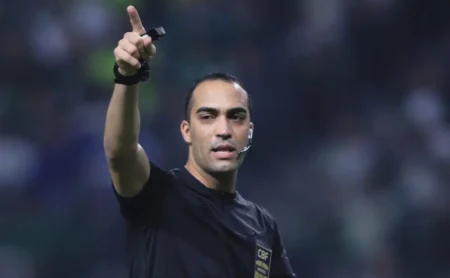 Davi Lacerda Comanda Corinthians x Grêmio: Timão Busca Ampliar Invencibilidade com Árbitro Capixaba Davi Lacerda Comanda Corinthians x Grêmio: Timão Busca Ampliar Invencibilidade com Árbitro Capixaba