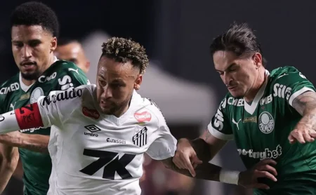 Defesa palmeirense resiliente por 90 minutos é superada no final por vitória santista. Defesa palmeirense resiliente por 90 minutos é superada no final por vitória santista.