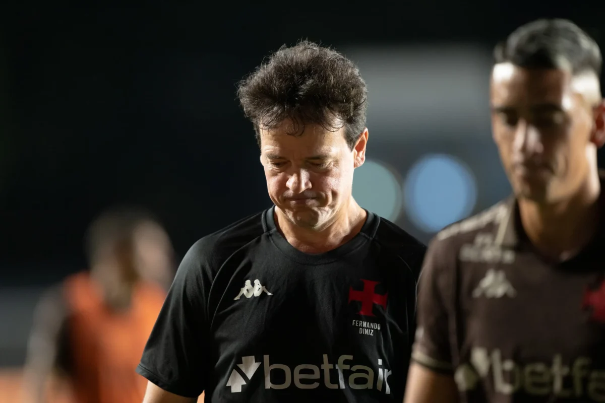 Do "olé" irônico ao aplauso perdido: Vasco vê G-7 se distanciar em uma semana