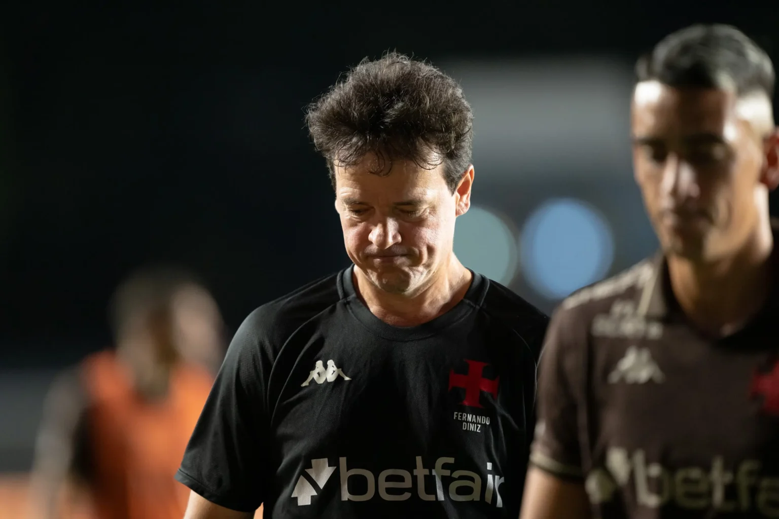 Do "olé" irônico ao aplauso perdido: Vasco vê G-7 se distanciar em uma semana