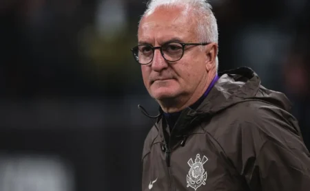 Dorival Júnior encarna antigo rival em confronto que molda o destino do Corinthians no torneio