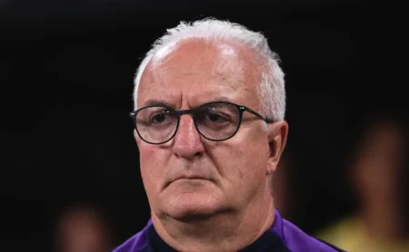 Dorival monta Corinthians ofensivo, abre o placar, mas São Paulo complica o jogo