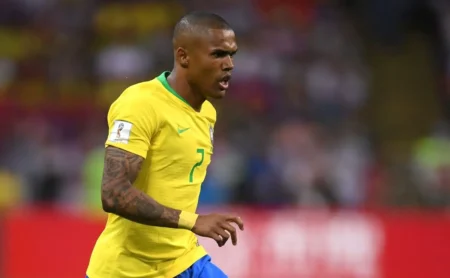 Douglas Costa Retorna ao Grêmio: Missão de Apagar a Última Passagem