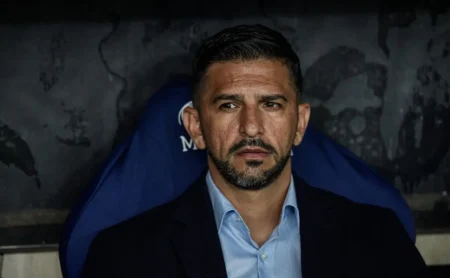 Emiliano Díaz: "Cobrança interna intensa" é regra no vestiário do Internacional