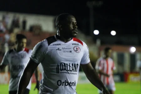 Ex-Grêmio, Botafogo e seleção: Veterano reforça clube do interior para o Gauchão Ex-Grêmio, Botafogo e seleção: Veterano reforça clube do interior para o Gauchão