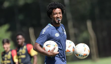 Ex-Grêmio e Vasco: jogador encerra carreira aos 31 para atuar nas categorias de base Ex-Grêmio e Vasco: jogador encerra carreira aos 31 para atuar nas categorias de base