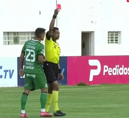 Ex-jogador do São Paulo é suspenso por seis meses por agressão a árbitro na Bolívia