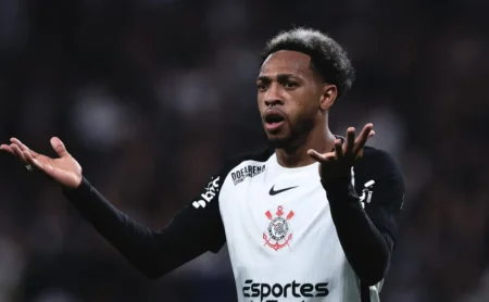 Expulsão de Martínez: Corinthians sob incômodo, mas punição segue indefinida